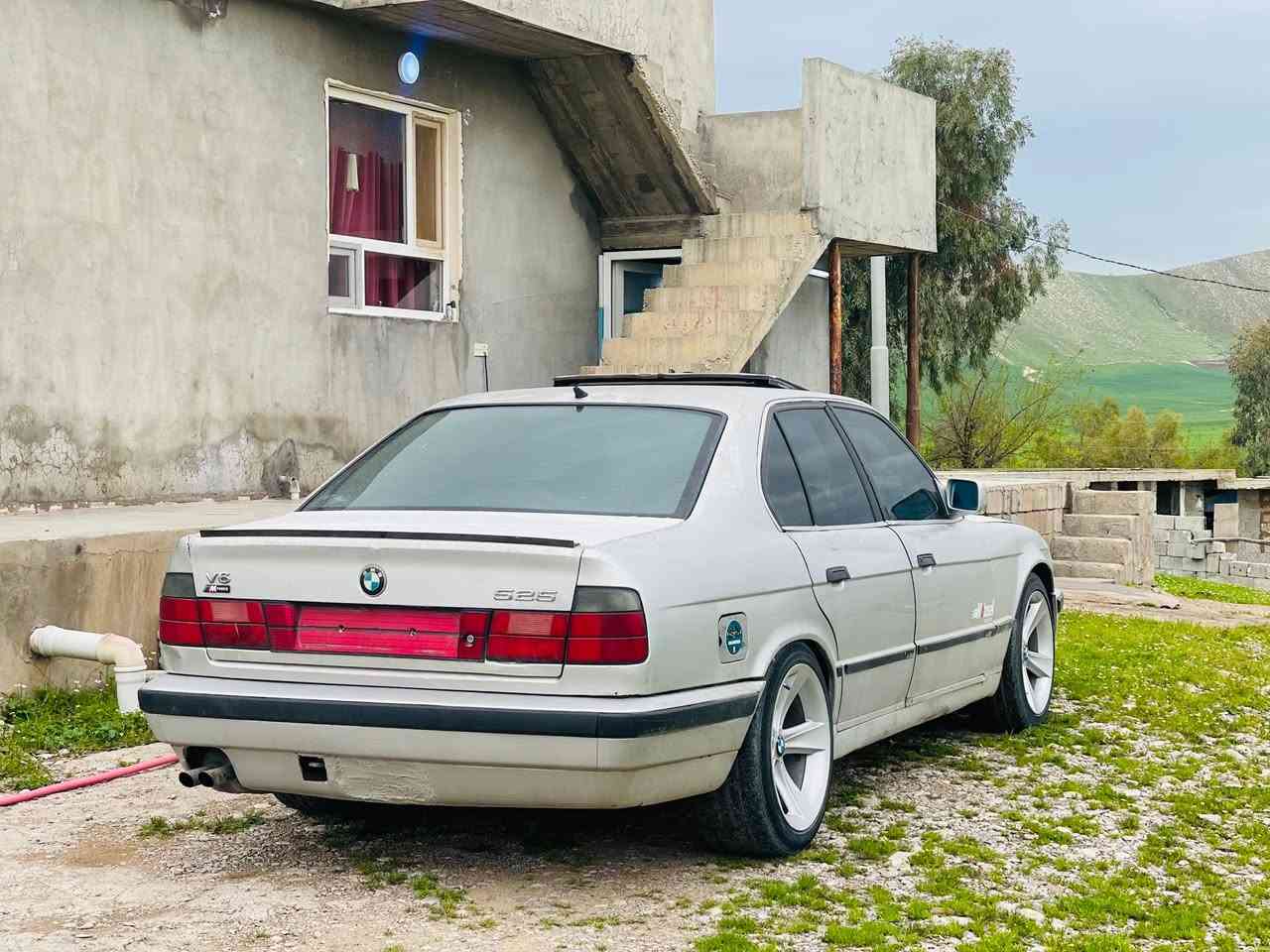 علوج علوج
مەکینە 525i گێڕ عادی
مۆدێل 1993
گێڕو مەکینەو ئەکسل و کارەبای بەشەرت هەزار فیتەر
دو جام کارەبا
ناو فۆرمیگا بەرگە دەرگاو ناوی لۆک لۆکە
ئێستە چوار تایەو ویلی عادی لۆکی لە ژێرە
موسو براوە بەشەرت
تەجیل و گەرمی و ئاوی فڵجە گێجەکانی هەموو ئیش دەکا
لایت ئەڵقەو زینۆن
قوفڵ مەرکەزی
پێویست بە وەسف ناکات ماشااللە سەیارەکە زۆر جوان و پاک ماوەتەوە
عەشیای تەبریدیشی مەزبوتە بەس قایش و خازی ئەوێ
تۆزێ کاڵ بونەوەی هەیە
25گەلاو مەعامەلە
شوێن دەربەندیخان
گۆڕینەوەش ئەکەم
***********
