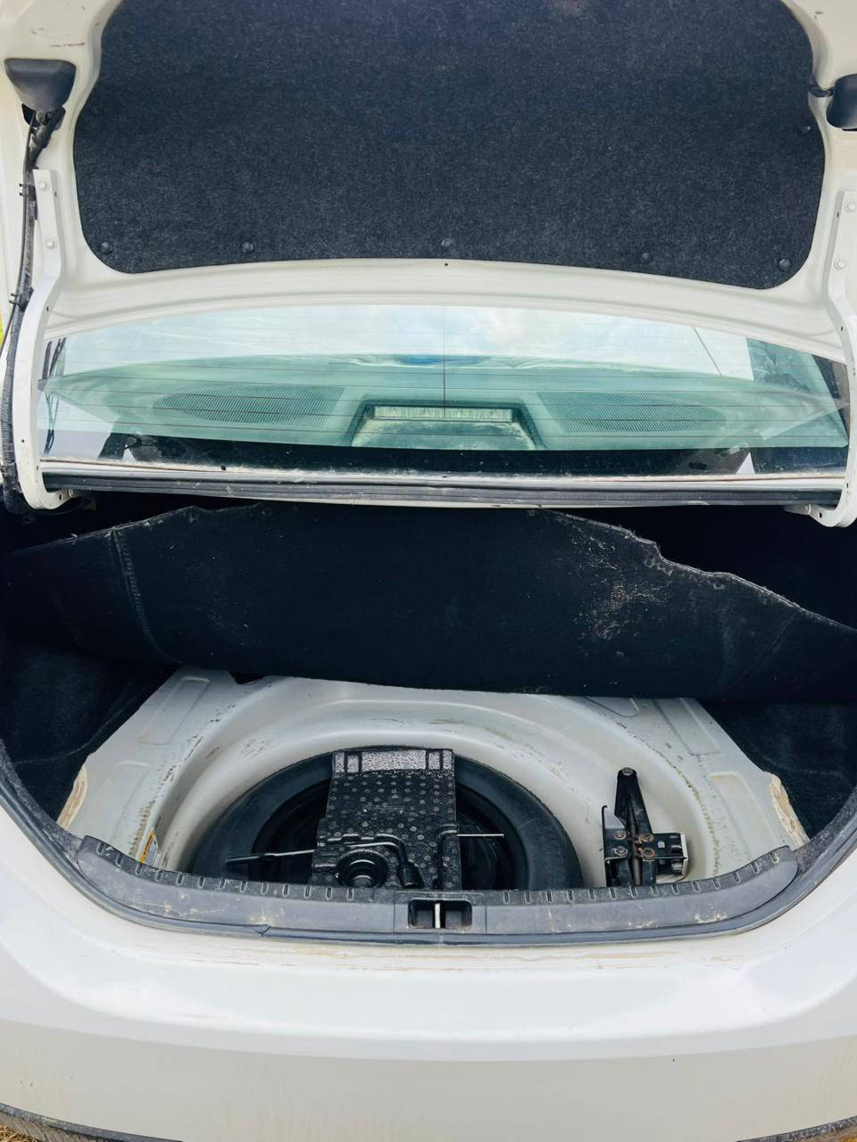 السلام عليكم للبيع كورلا موديل 2017 وارد امريكي رقم سليمانيه دولي شرط التحويل  داخل لونين محرك كير شرط صدر تواير جديد ماشيه 137الف  ضرر بونيد  وبيه مكانين بارد صغار السعر 136ورقه وبيه مجال قليل مكان سياره قضاء الحويجه للستفار الاتصال على رقم *********** يرهم مراوس حسب القناعه
