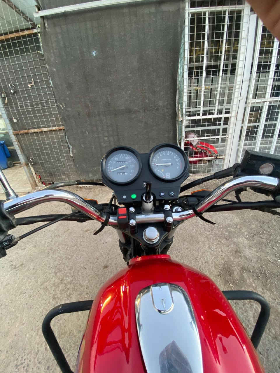 السلام عليكم شباب دراجه دايوان عظم وراق وكيل صلي بوجهك ترقم موديل 19 نظيفه شوفة عينك كفاله عامه دراجه معروضه يمي يعني مو اليه سعره مليون او 150 بيه مجال بسيط كاتبك او بوجهك رقم  مكاني مشروع المسيب طريق دولي جسر تقاطع جبله ولمشروع الرقم صاحب دراجه***********
