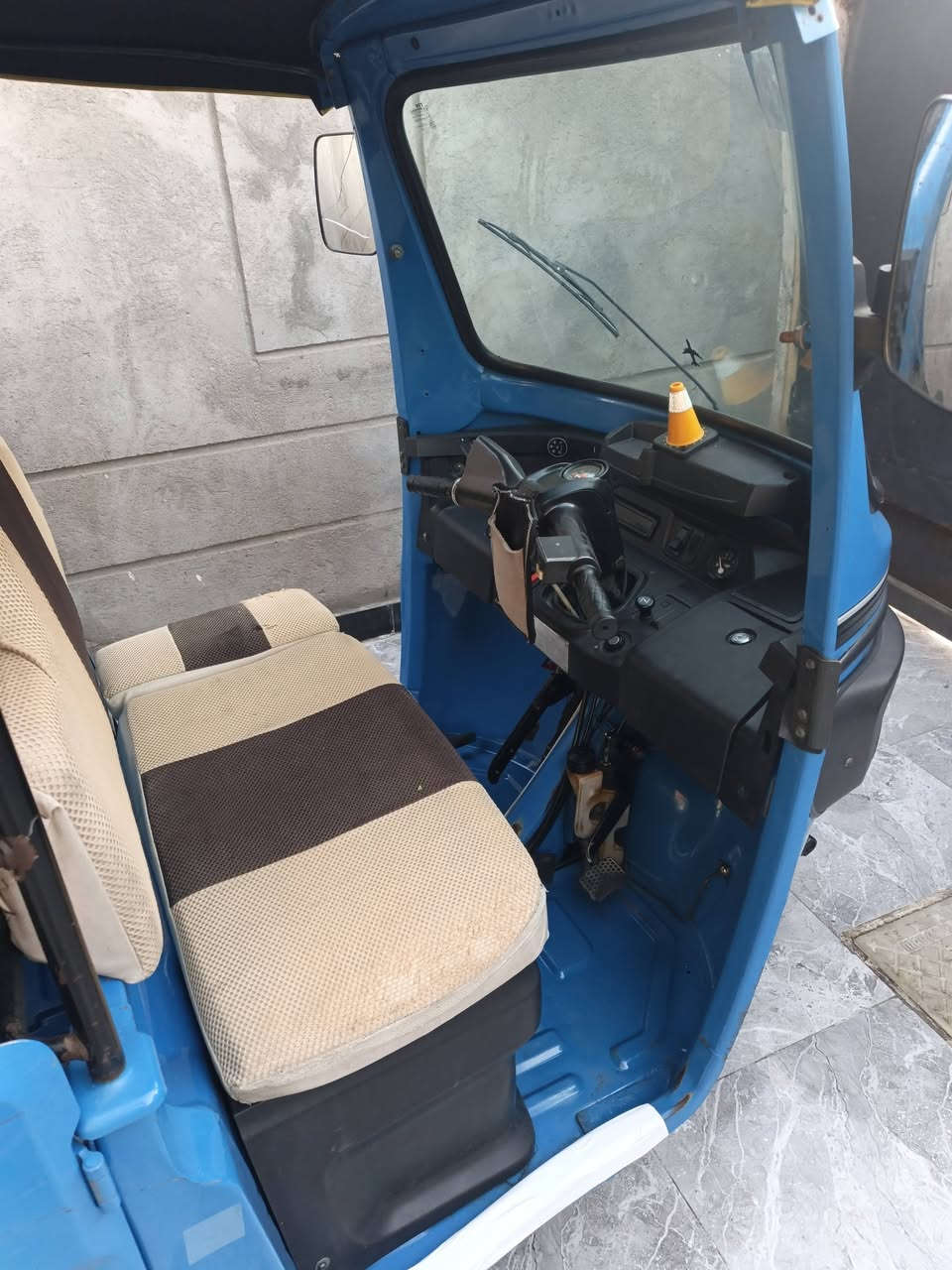 بيع مستعجل مديل 22 داخله ب23 سعره 7و250 بدي مكفول مكينه مجفته تكتك مال جناي لايت زنون كهرباء كله شغاله تايرات جديدة دوشمه جديدة رقم نكليزي حداديه جديدة  مكاني بصره حيانيه رقمي***********
