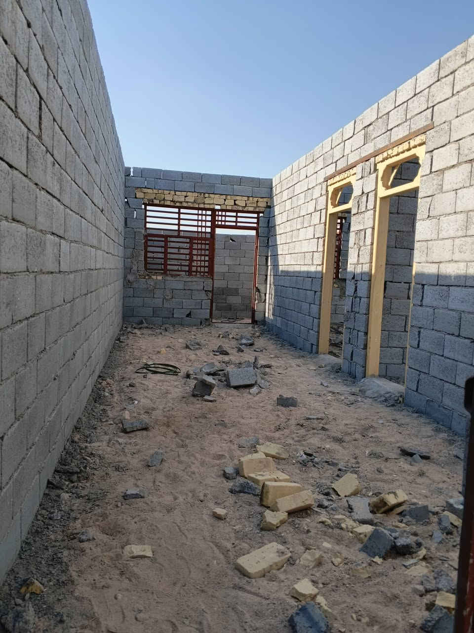 دار هيكل للبيع يصلح حسينية المساحه 150 متر يحتوي على قاعه للرجال وقاعه للنساء وصحيات خارجية وداخلية وغرفه للخدم 
البناء بلوك عمود 239 خلف الحسينيات قريب جدا على الشارع 
للاستفسار ***********
