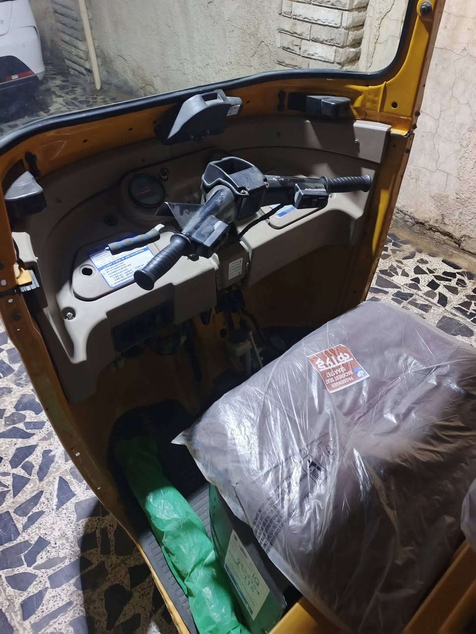 سلام عليكم تكتك2020 شهر 11 نظيفه ومرقمه وجاهزه سنويه مالته رقم انكليزي بس تروح تبدل الوحات بـأسمي تكتك دوسات معمره وتكتك مجفته شوفة عينك تكتك نصبته حلوه ومابيه ضربه... مستعجل ع بيعته عندي بناء رايده ب6800 مكاني بغداد الكماليه رقم الهاتف ***********
