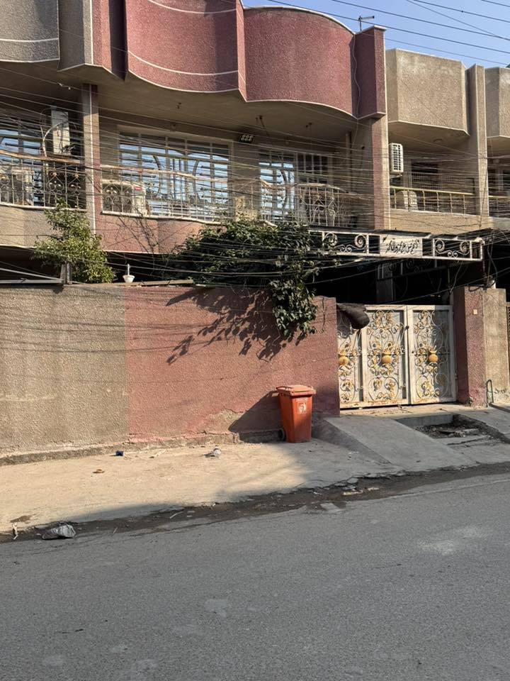 للبيع منزل مساحة ١٧٥ متر الوجهة ٧ والنزال ٢٥ 
يحتوي الطابق الارضي على غرفتين نوم 
واستقبال ومطبخ وصحيات وصالة 
الطابق الثاني غرفتين نوم وصاله وصحيات 

الشعب شارع الصحه
***********

للبيع منزل مساحة ١٦٣متر الوجهة٦ونص والنزال ٢٥ 
يحتوي الطابق الارضي على غرفتين نوم 
واستقبال ومطبخ وصحيات وصالة 
الطابق الثاني غرفتين نوم وصاله وصحيات 

الشعب شارع الصحه
***********

بناء 2014
قريب على شارع الصحه
