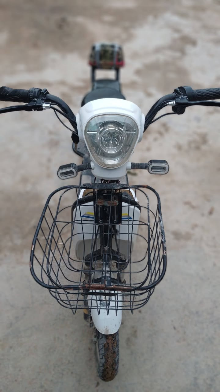 اسلام عليكم باسكل شحن للبيع كلشي شغال منعده البكلايت الوره مايشتغل السعر٢٥٠وبي مجال لو تراسلني خاص لودك على هاذه الرقم***********اوتراسلني واتساب موجود
