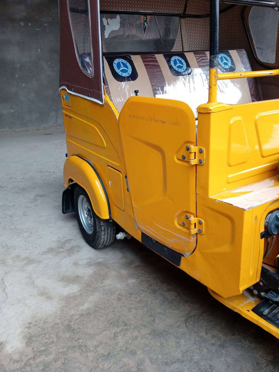 تكتك موديل 22 شهر 6 رقم واسط سنويه ولوحات نكليزي حلوه ونضيفه كشر مكفول من الصبغ والمعجون محرك مكفول من التنقيص والتبخير دوشمه كاعيات منيدك لشارع تخم تاير جبلي 
مكاني كوت حي الجهاد 🌹
*********** ( خابر وبيك خير وتدلل )
