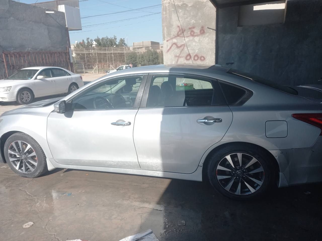 نيسان التيما موديل 2016 فول واحد على واحد رقم سليمانيه بسمي للبيع فقط الحادث موضح بصور صور للحادث بأمريكا وصار حادث خفيف بيها عندي هم الوضع بين البيبان  السعر 130 وبيها مجال مكان السياره بابل مركز المدينة اي استفسار على رقم ***********
