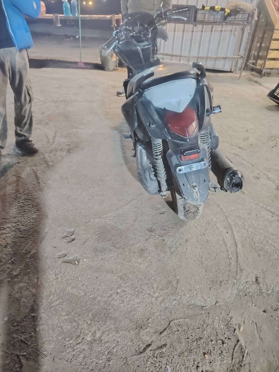 سلام عليكم شباب هاي دراجه كلشي ما بيه بس ما بيه وراق ما بيه وراق اليحب مراوس بتليفون ايفون ١٤ و١٥ وهاذ رقمي بي بس واساب ***********
