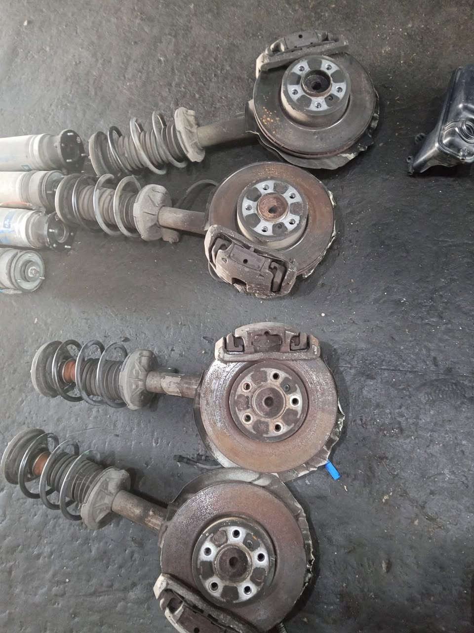 السلام عليكم 
مجموعة غراض باخره حاوية 
اسعار مناسبة جداً 
دعامية امامية 2008    75 الف
دعامية خلفية 2008.   75الف
جاملغات 2008 زوج.    90الف
دركة كاملة.                   25الف
بريش مع العنبار.            60الف
بوكس تبريد كامل مقفل. 150الف
اربع بيبان كاملات باب طويل.  250الف
ماطور جوبلس.               50الف
اسطابكسل امامي كامل مقفل الزوج 150الف
دبة ماء.                          25الف
قاعدة فرس امامي.           10 آلاف
فرس امامي.                      10الاف
تجوه خلفيه.                     10الاف
مبخرة تانكي كاملة.            15الف
قبق جنطة. 2008.             50الف
بك لايتات 2008.               60الف
ايرفلو 750.                        50الف
ايرفلو 740.                      25الف
ايرفلو 745.                       75الف
ايرفلو N52.                   ..
75الف
سلايت كامل مع الماطور.      75الف
العنوان الحله الحي الصناعي شارع العام شركة المركزي علي يوسف 
***********
