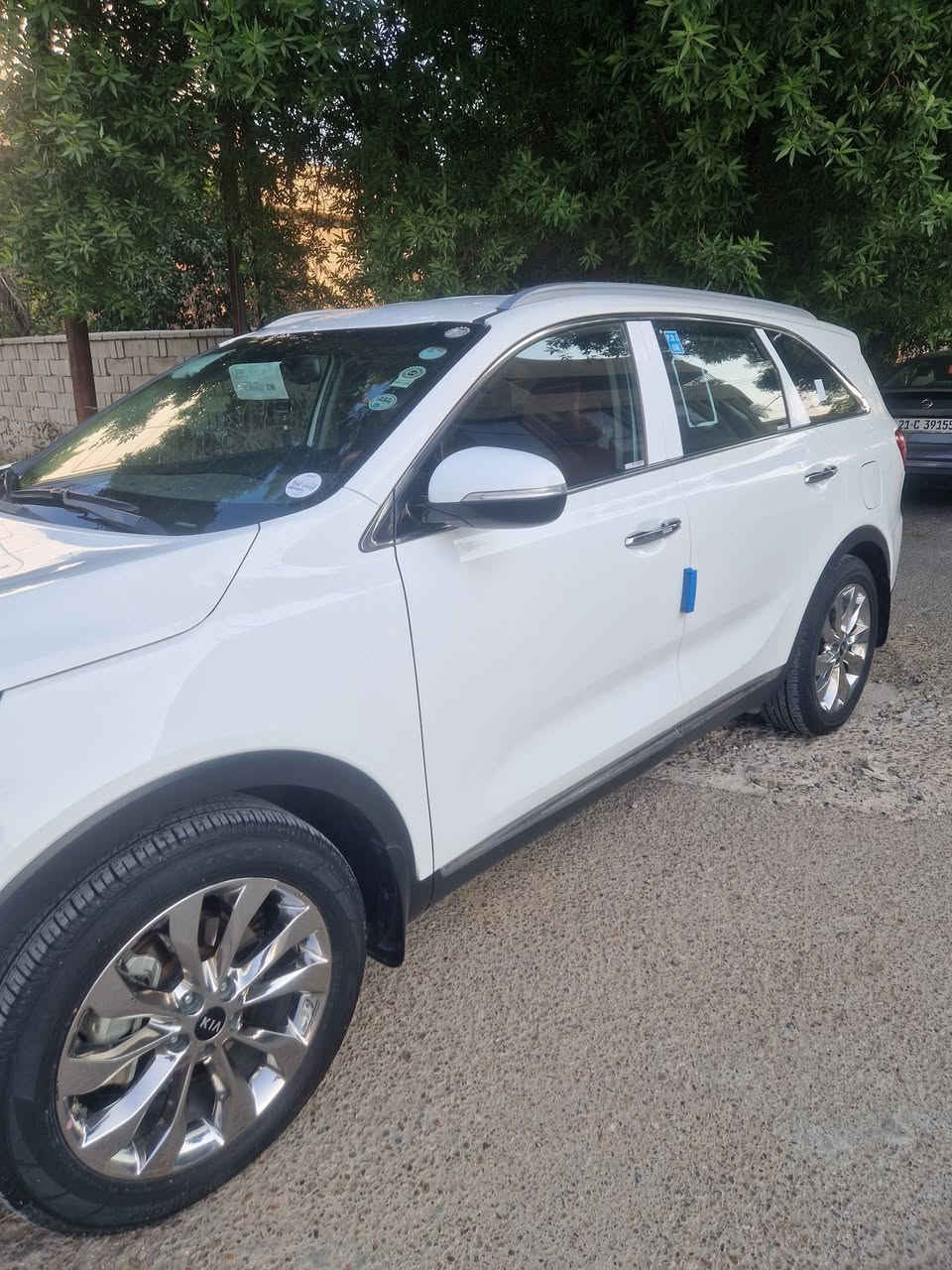 سورنتو 2019 خليجي
فول 1/1
 عدا القماره حديد
بصمه
٦ سلندر
٧ راكب
شاحن لاسلكي
هندبريك كهرباء
لايت بجم زنون
وبعد اكو مليانه مواصفات
محرك وكير بشرط ممفتوح
ماشيه ١٣٠ الف
قطره صبغ مابيه
بيه طختين صغار اسفل الباب الخلفي وباقيه على حطهه
خاليه من دكه جاكوك وبارد
خاليه من الشخوط في الدعاميات
الداخل احمر جلد بلاد
باسمي وسنويه وهزه جديده
السعر 255
ماكو هيج سعر
العنوان بغداد الكرخ المنصور 
***********
