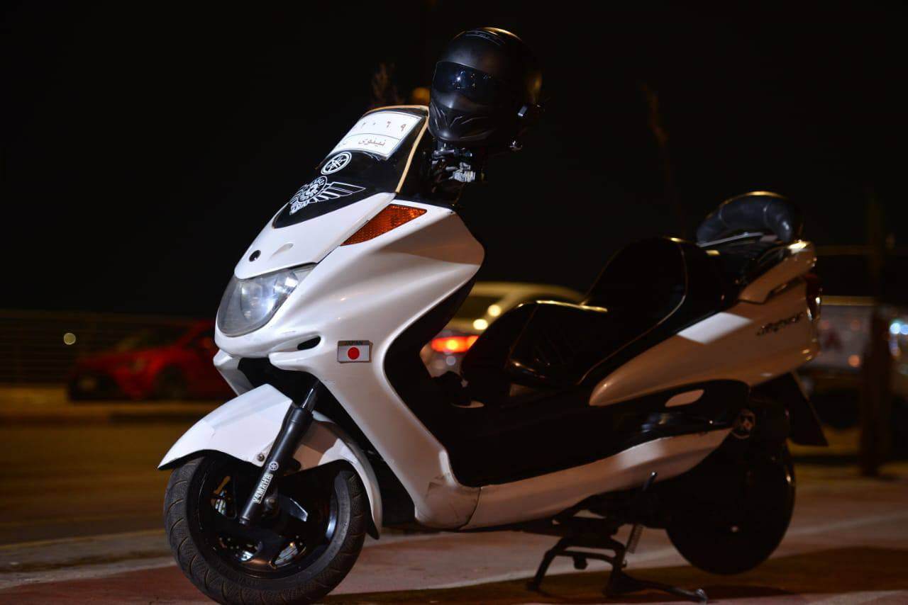 السلام عليكم 
دراجه ياماها ماجستا دبل رون 
رقم وسنويه نينوى رقم انكليزي شرط التحويل
محرك 250cc
لايت زنون
صار له  مسويله ادامه محرك وكلجات وكابريار
دراجه شرط معدل وشلعه 
ناقه بس كيج السلوك متر سعره 15 
وكيج البانزين هم سعره 15 ومتغرات يم حسين المياحي 
وناقص ستاند الوسط 
مكان الدراجه بل الموصل 
سعره مليون و 950
***********
