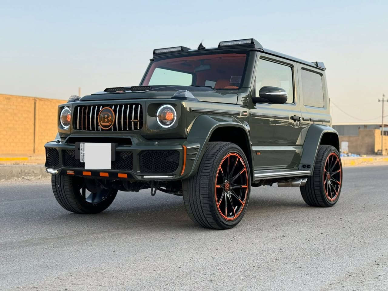 سوزوكي. جيمني.  موديل. 2020 تك باب. سياره الوحيده في العراق.  محرك  4. سلندر عليه كت وتحديث. برابوس. 24. سياره جديده بس يدات الباب بيهن صبغ لن مغير يدات الباب سياره متعوب عليه كولش داخله برتقالي السقف كنتاره.   سياره عالم ثاني تحديثه   بيع  او مراوس حسب القناعة. الاتصال. على الرقم. او وتساب 
 ***********. السعر. 27. الف دولار. بيه مجال. قليل
