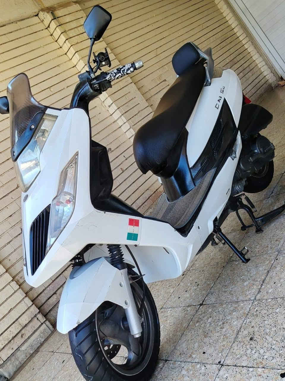 ***********
المكان حي الوليد 
للبيع كايمكو 125 🇮🇹 ايطالي  مسجل سنويه  محرك ممفتوح ممدود عليه اصبانه وين متريد اخذه افحصه يم اي فيتر كشره نضيف مثل مابين بالصور السعر 450 قفل  التواصل ع الخط
