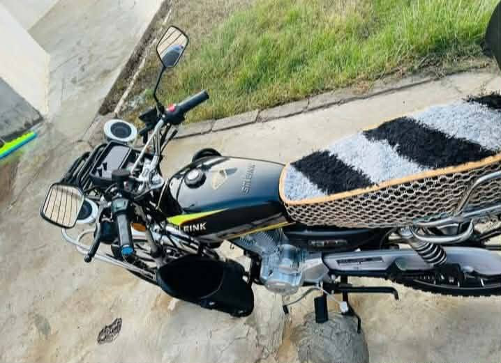 السلام عليكم موطور سيفان 25
مامفتوح شرط كهرباياتو كلها شقاله محركو نضيف بي منفيس بصمتين 
السعر 700 🌹***********
