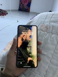 أيفون ١١ بروو ماكس ٢٥٦ ذ ب٨١ الجهاز بلادي كلة بس ظهر مكسور والشاشة بيه...