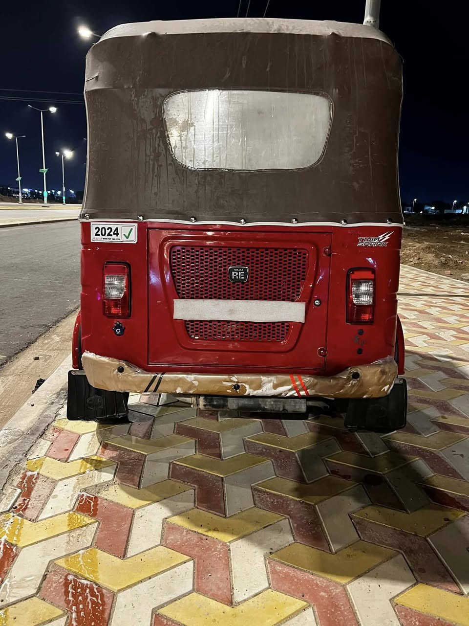 سلام عليكم شباب تكتك لبيع 2024تكتك مكفولة كفالة عامة بس بيهة طخة بسيطة زغيرة تكتك مكينة وكشر مكفولة كفالة عامة شراي يتصل ***********
