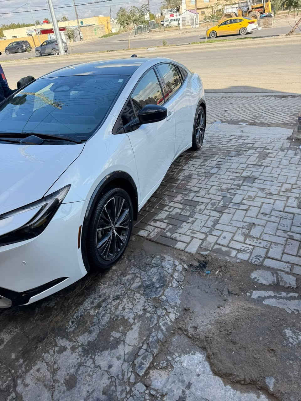 السلام عليكم تيوتا بريوس ٢٠٢٤وارد امريكي مرقمه بغداد للبيع  فول مواصفات ١/١ xle بانوراما ماشيه ٢٠٠٠ اخت زيرو لاستفسار لاتصال عله رقم ***********
