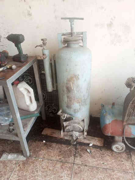 السلام عليكم
غراض سمكره للبيع 
عده كامله كبل فتح محل 
عنواني بغداد حي البتول 
هاتف ***********
