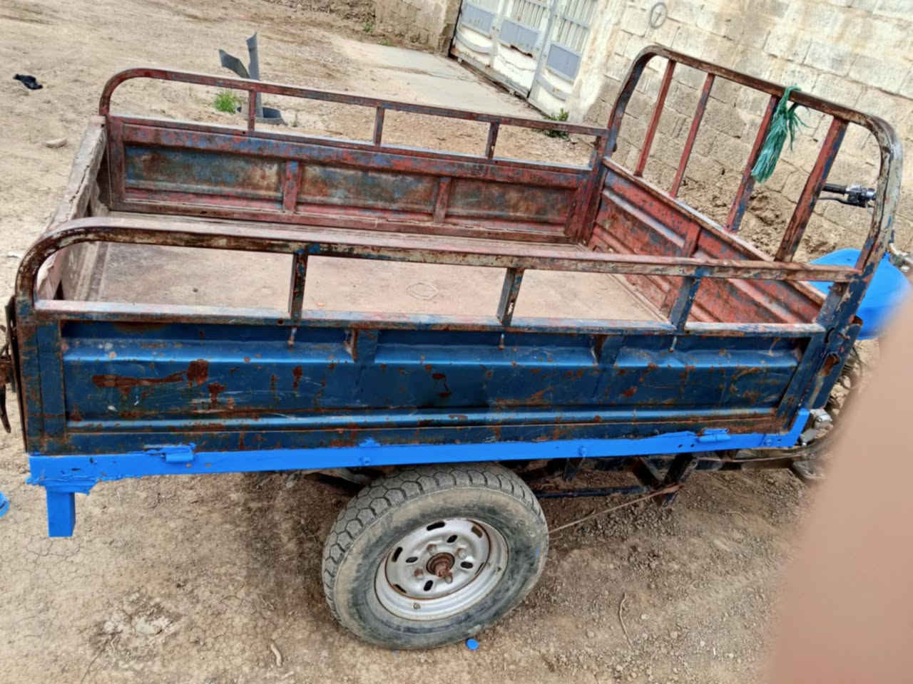 السلام عليكم ستوته للبيع دايوان ستوته نضيفه ماعوزه شي السعر  500 وبيها مجال مكلف بلنشر لاستفسار على الرقم *********** مكان الصويره ناحيه الشحيميه
