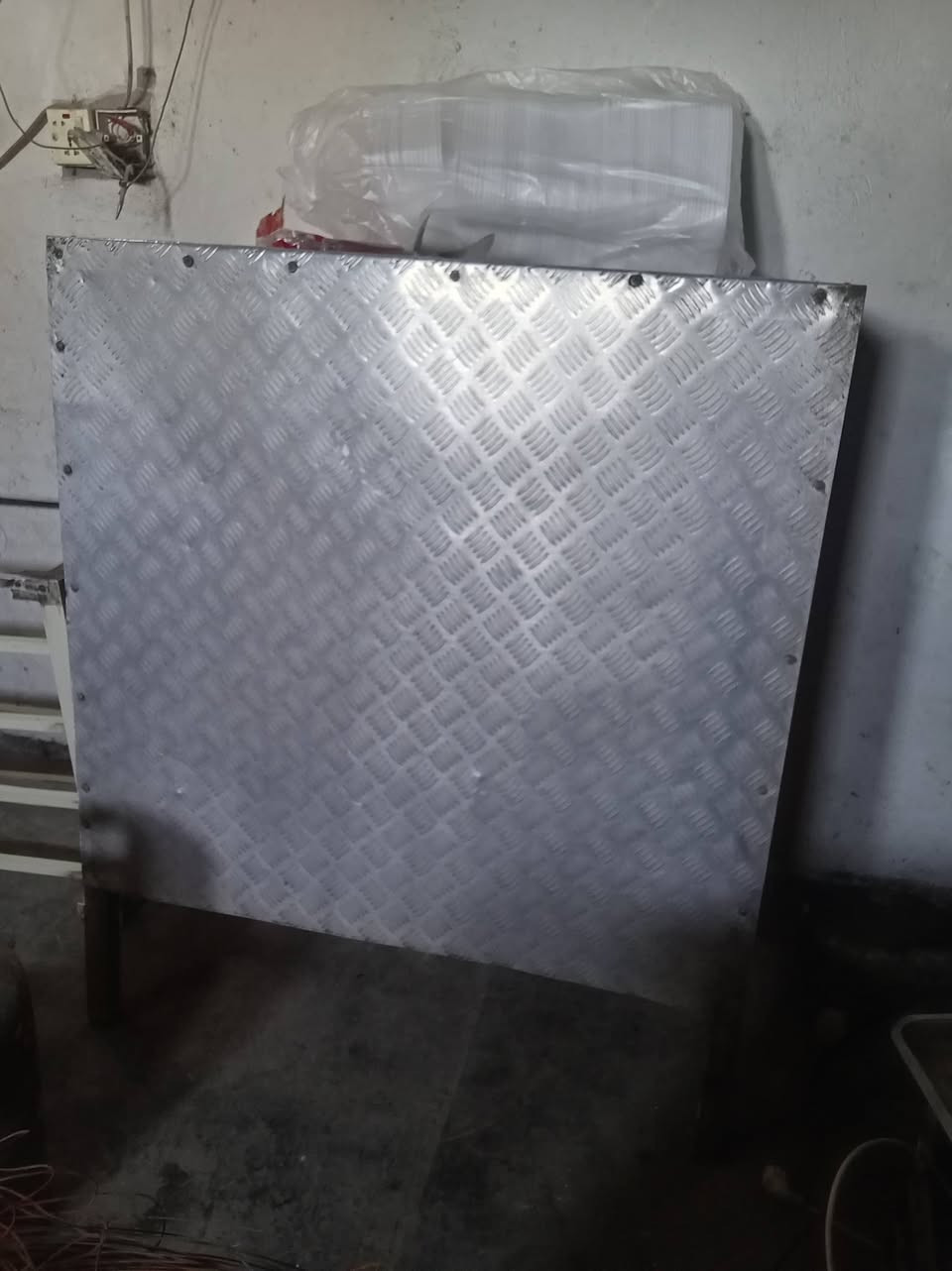 باترينة مال كباب وميز وياهة سعرهم ١٧٥ مكاني زعفرانية رقمي ***********
