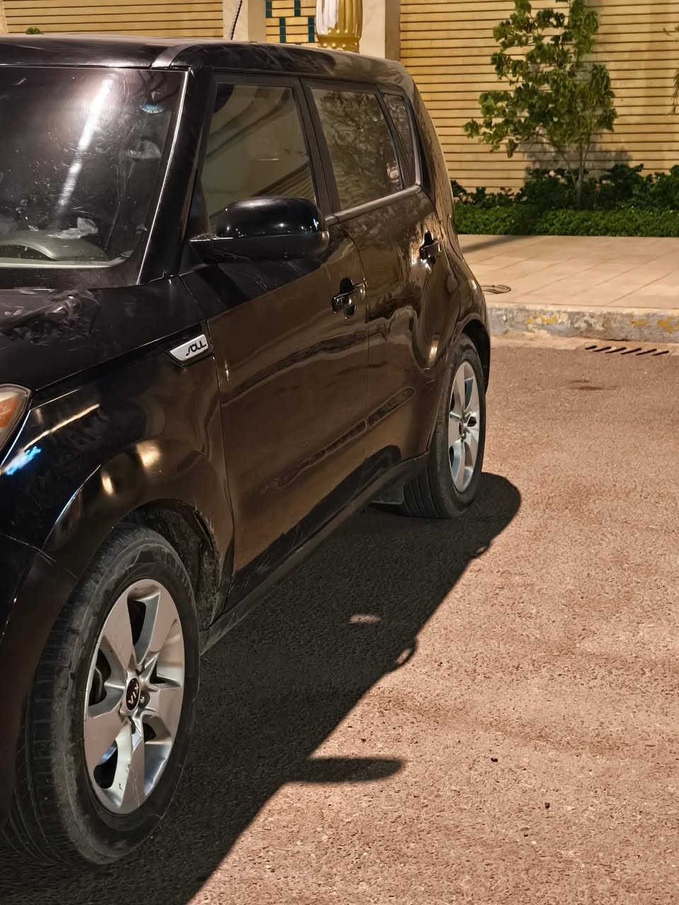 سلام عليكم كيا صول موديل 2018 محرك 1600 جاملغ وبنيد صبغ السياره رقم اربيل دولي بسمي اتريد وكاله أو تحويل السعر 120 وبيه مجال للاستفسار اتصل ***********
