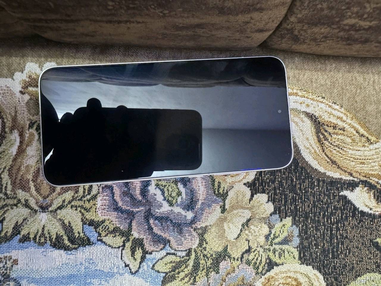 بوكو اف 7 مستخدم 3 اشهر الجهاز بعده نضيف كلش نضيف مشحون 140 مره ذاكره 512 كامل ملحقات من الشاحنه حته الكفر الاصلي موجود بطاريه 99 السعر 490 للتواصل واتساب فقط ***********