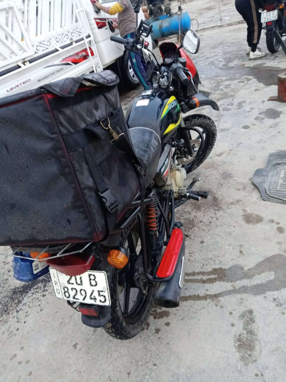 من رخصت مدير كروب سلام عليكم بوكسر للبيع مديل  2020 رقم سنويه  قم انكليزي دياله مشروع وطني تحويل ثاني يوم بيهه تبخير مكينه ناعمه تخبل كهربائيات كلهه شغاله كامله دراجه ما ناقصه شي سعر 1650 بيهه مجال حك جيه بغداد حسينيه راشديه ***********
