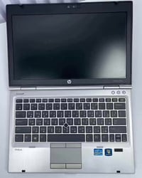 HP • i5 • شاشة ١٣.٧