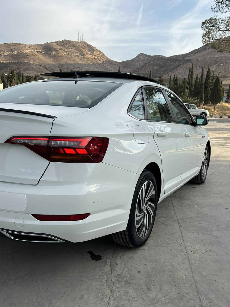 جیتا (2019 SEL Premium )
فول مواسەفات
( کوشن گەرم .کوشن سارد . بەسمە .  پانۆراما . ئاوینە هیتەر . ٤ مۆد لێخورین . برێک بەسما . ئۆتۆ ستارد ستۆپ . ئێمپریفایەر . گێچ ئەلیکترۆنی . دەشبول لید ٣٢ رەنگ . رادارپێش و دوا ……) 
سەنەوی تازەیە تا ٢٠٣٠ هەزەی تازەیە 
چوار تایەی تازە بۆ بەسراوە 
هەموو شتێکی بەشەرت 
بۆنیتی دەعمێکی زۆر سوک ٢ پارچەش کلێری ئەمریکە 
سەیارە زۆر تازەو جوان ماوەتەوە 
پێشی کامل بەلادە بەس ئەو لایتانە هی ئەو مواسەفاتە نیە 
هەموو شتێکم نوسی وە
شوێن چەمچەمال،،تەکیە
نرخ 154 ومجال
 ***********
*********** السليمانية, العراق
