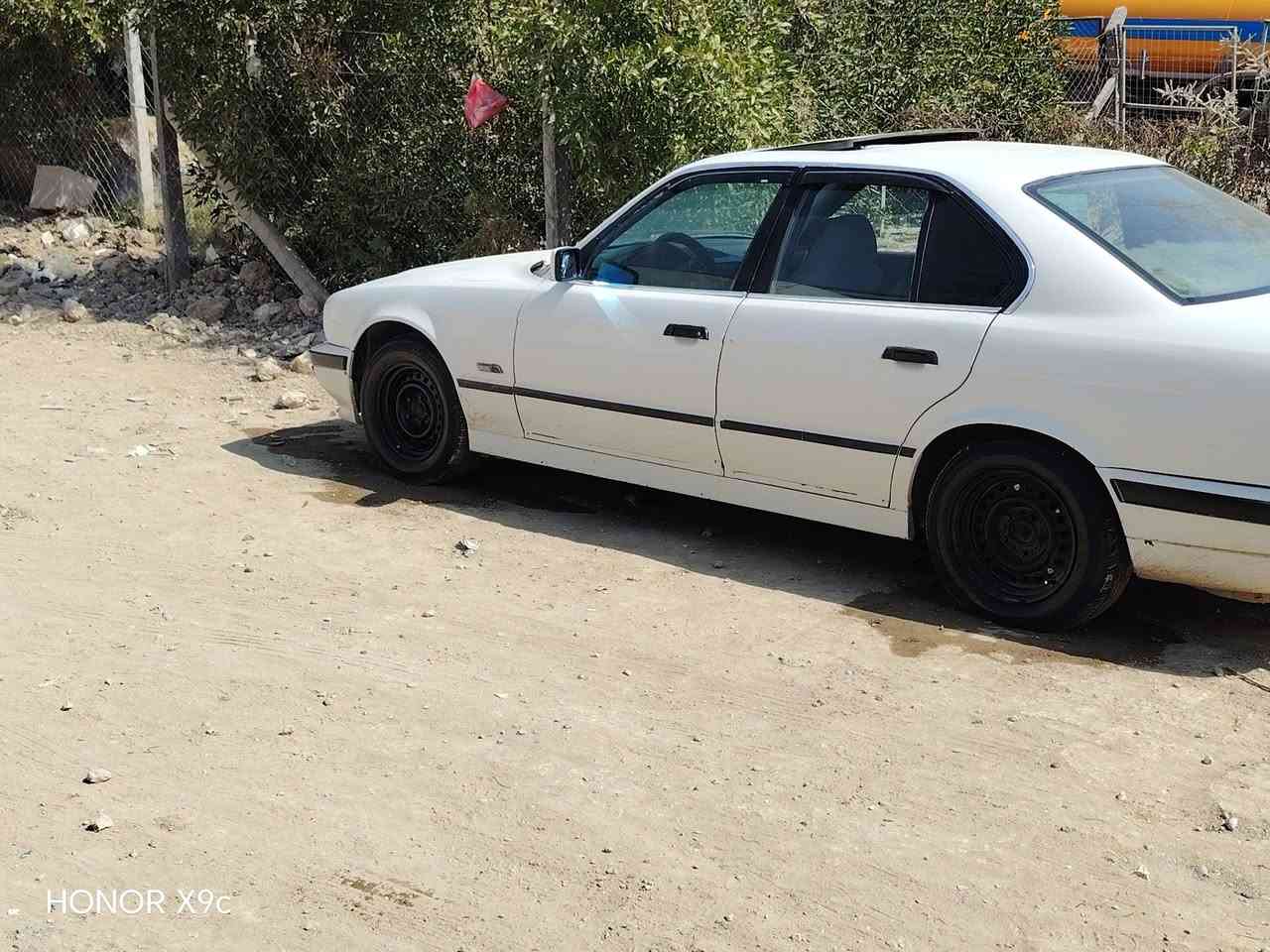 السلام عليكم بي ام موديل 95 رقم اربيل بجم عريض مكينه 525 جديده ماصارلي شهر من شاده كير عادي سياره نقصه بس تبريد مكاني بابل
رقمي ***********
 اثير   ***********
السعر 40 بيه مجال بسيط
