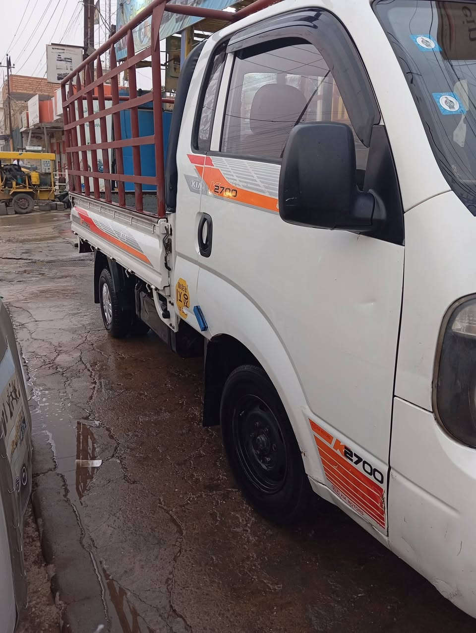 سلام عليكم كيا حمل للبيع موديل 2015
تبريد ميشتغل سيارة كدامكم هيه وسونارها غير هذا ماكو ميحتاج اوصف بعد رقمها واسط والسيارة مكانها  بغداد بعدني ممحولها صاحبها موجود و دافع الضريبه هزه جديده والسنوية لل 2029
السعر 110 $ وبيها مجال 
***********
