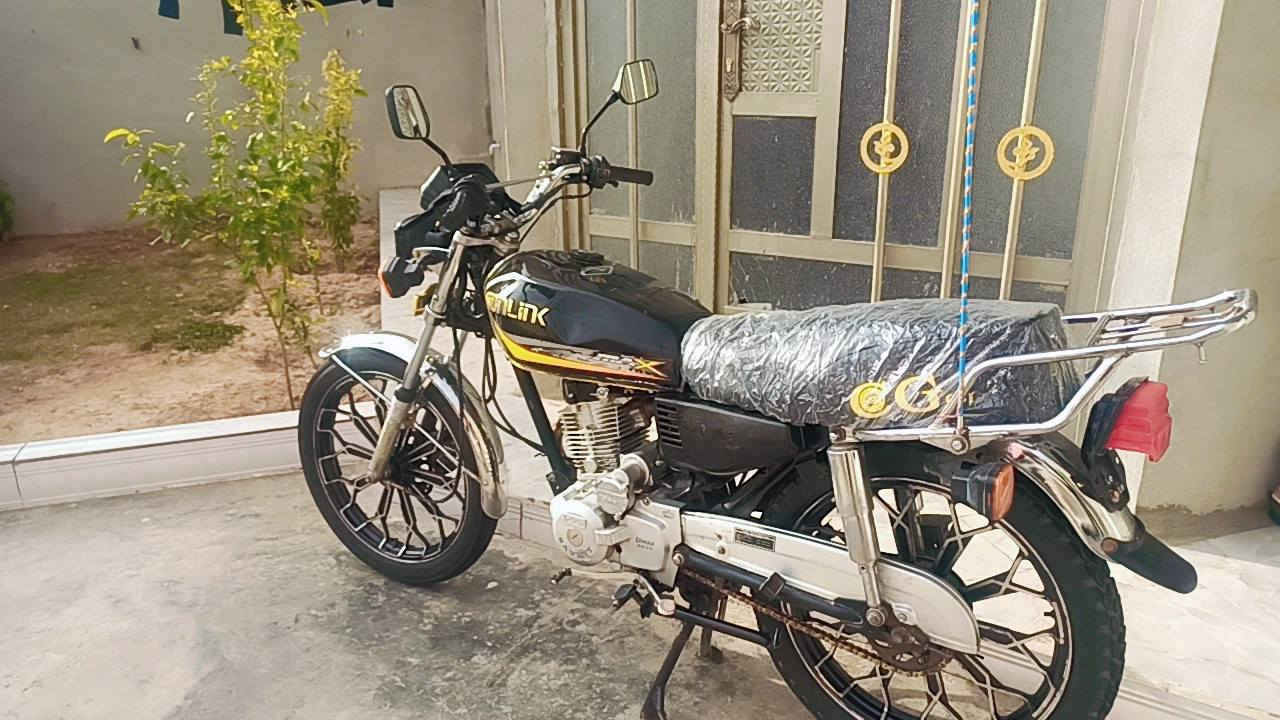 السلام عليكم ساڤين خمسه كير للبيع محرك شرط لاصرف لابخار كهربائيات كلها شغال سلف لايت باتري جديد تايرات جديد ماطور مابي عيب سعره 350 الف بي مجال قليل مكاني كركوك ***********
