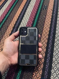 ايوفن ١١عادي وتر فروف مامفتوح ويا كارتون ذاكره١٢٨بطاريه٦٢سعر ٢٥٠وبي مج...