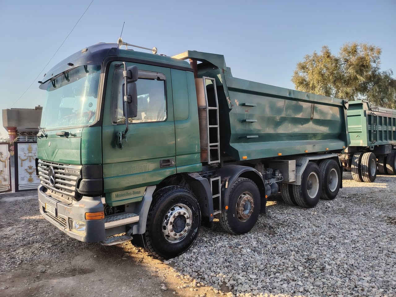 سلام عليكم سيارة اكتروز شمعة قمارةوربع  موديل2001 عكرب محرك 43كفالة عامة كير محرك واكسن وشاصي مجموعة نص جي اف تخم تاير راس وعربانة رقم سليمانية سنوية لل29تحويل ثاني يوم العنوان واسط الحفرية للستفسار ***********
