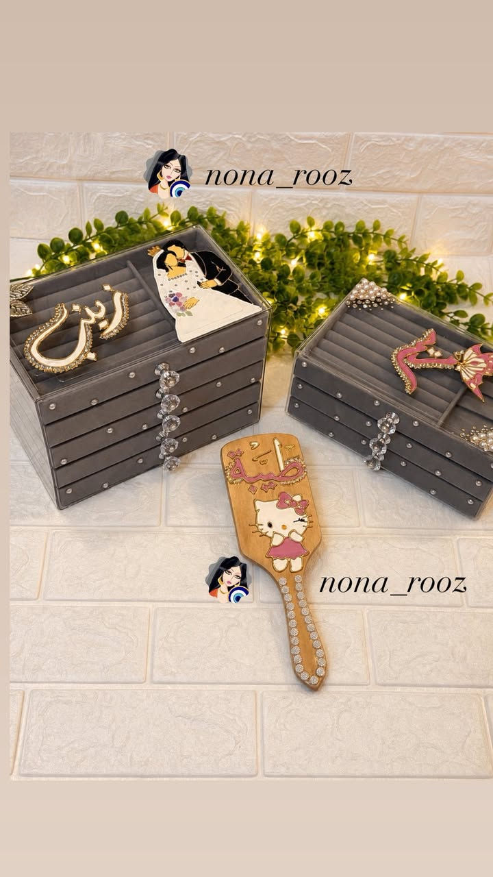 � لوكر إكسسوارات مع فرشة شعر هاند ميد 🌸
قطعة مميزة تجمع بين الأناقة والفائدة ✨
لوكر إكسسوارات مع فرشة شعر مزينة يدويًا بأجمل التفاصيل والأسماء حسب الطلب �


**إذا كنت صاحب هذا الإعلان وتريد حذفه لأي سبب، رجاءا أرسل رسالة إلى الدعم الفني**