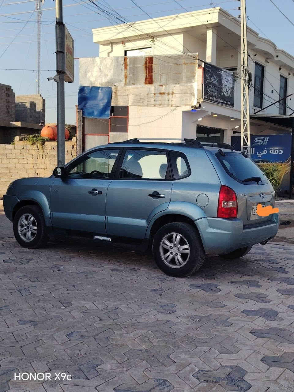 توسان 2009للبيع السياره   كلش نضيفه  مثل ما موضح بالصور تبريد ثلج ❄️
تدفئه شغاله 

السياره ما ناقصها شي ضررها الجاملغ اليسار الخلفي ضررها كلش بسيط يعني كد شبر   محرك جديد قبل شهر تقريباً خليته 

رقم السياره بغداد الانكليزي تحويل ثاني يوم 

سعر السياره 90 وبيها مجال بسيط
***********
