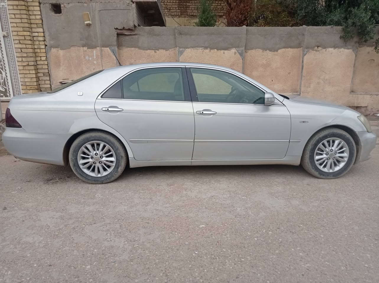 السلام عليكم شاهينه 2004 متومه شمالي الرقم الجديد بيه كصتين مكينه كير كله جديد العنوان العماره السعر 32 الرقم 
***********
