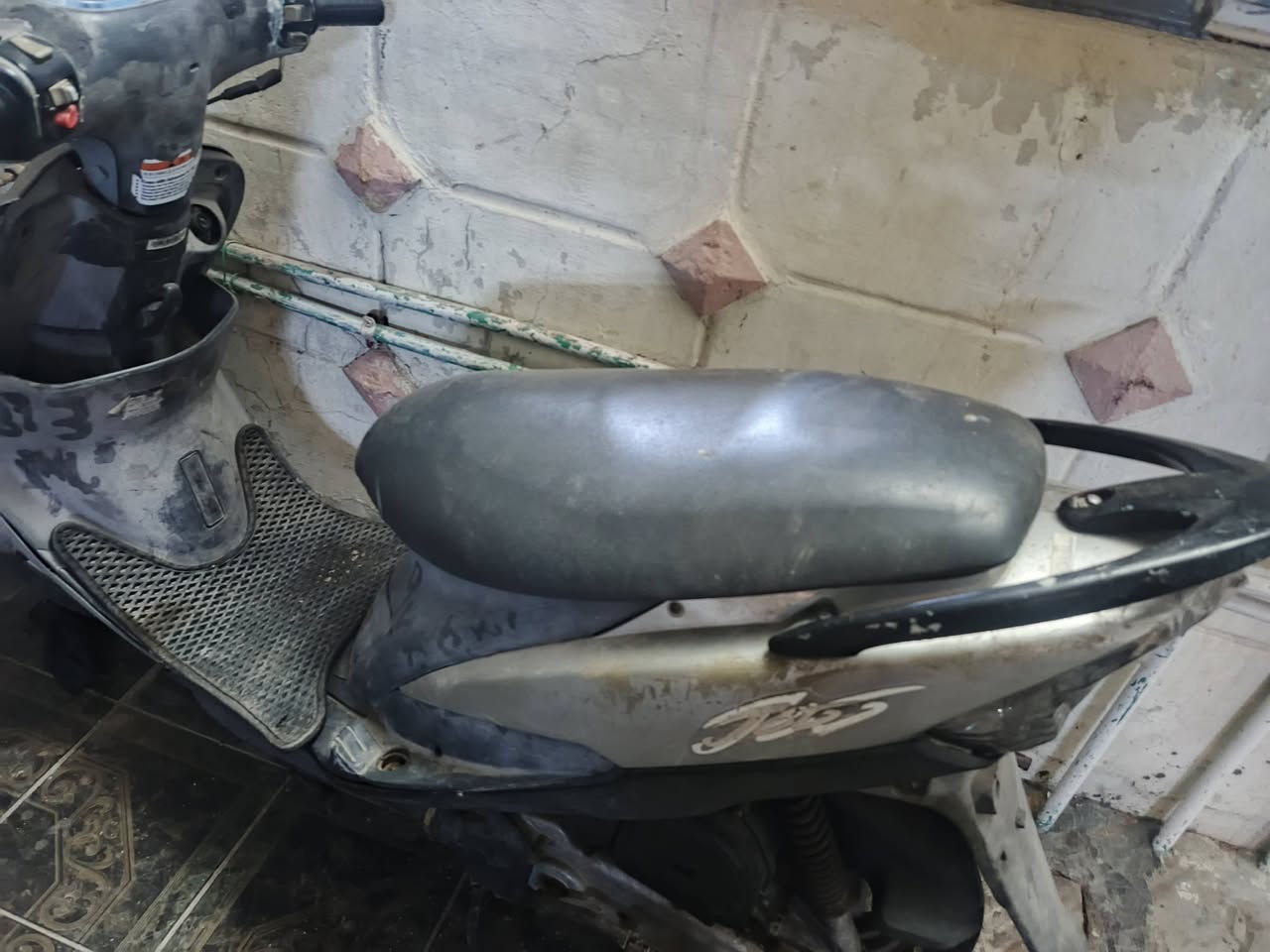 السلام عليكم ماكس منغولي للبيع كهربايات كلهن شغاله عالي ناصي اشاير سلف وهندر تخم تاير اصلي مختوم يوماها دراجه بيها اوراق اي نقص ما بيها دراجه شغاله بس معتازواريد ابيعها  سعر 350 و بيها مجال العنوان بغداد دوره رقم ‏‪***********‬‏
