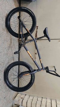 شلونكم شباب  اخوان بايسكل للبيع  النوع.. bmx شباب البايسكل نضافه مالته...