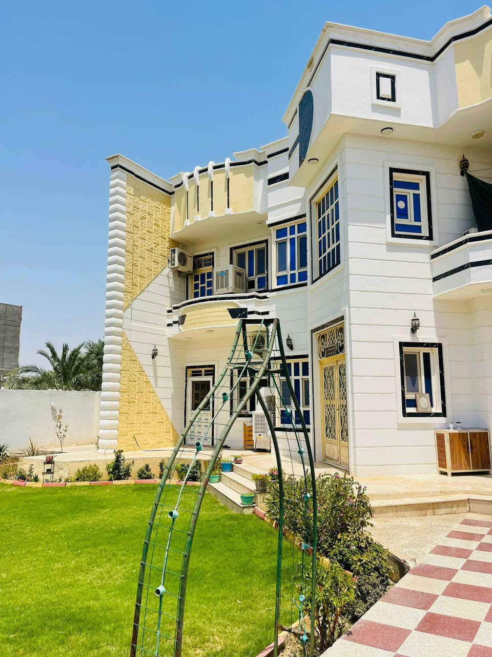 توفر لدينا البيت طابقين لبيع 
في الرمادي الصوفيه البعلوان 

الهوال واستقبال و حمام غرفه نوم ٢
طابق ثاني حمام غرفه نوم ٢

الوجه ٢٠

النزال ٣٠.٨٠
المساحه الكليه ٦١٦:والبناء٣٠٠
طابق والال حجر 
طابق ثاني طابوق 
الطابو :زراعي 

المساحه ٦١٠ 

السعر٣٣٠ وقابل للتفاوض 

للمزيد من التفاصيل يمكنكم زياره مكتبنا مكتب العين العقار ع شارع 40 مدخل الصوفيه الثانية 
او الاتصال على الارقام 

***********
***********

***********
