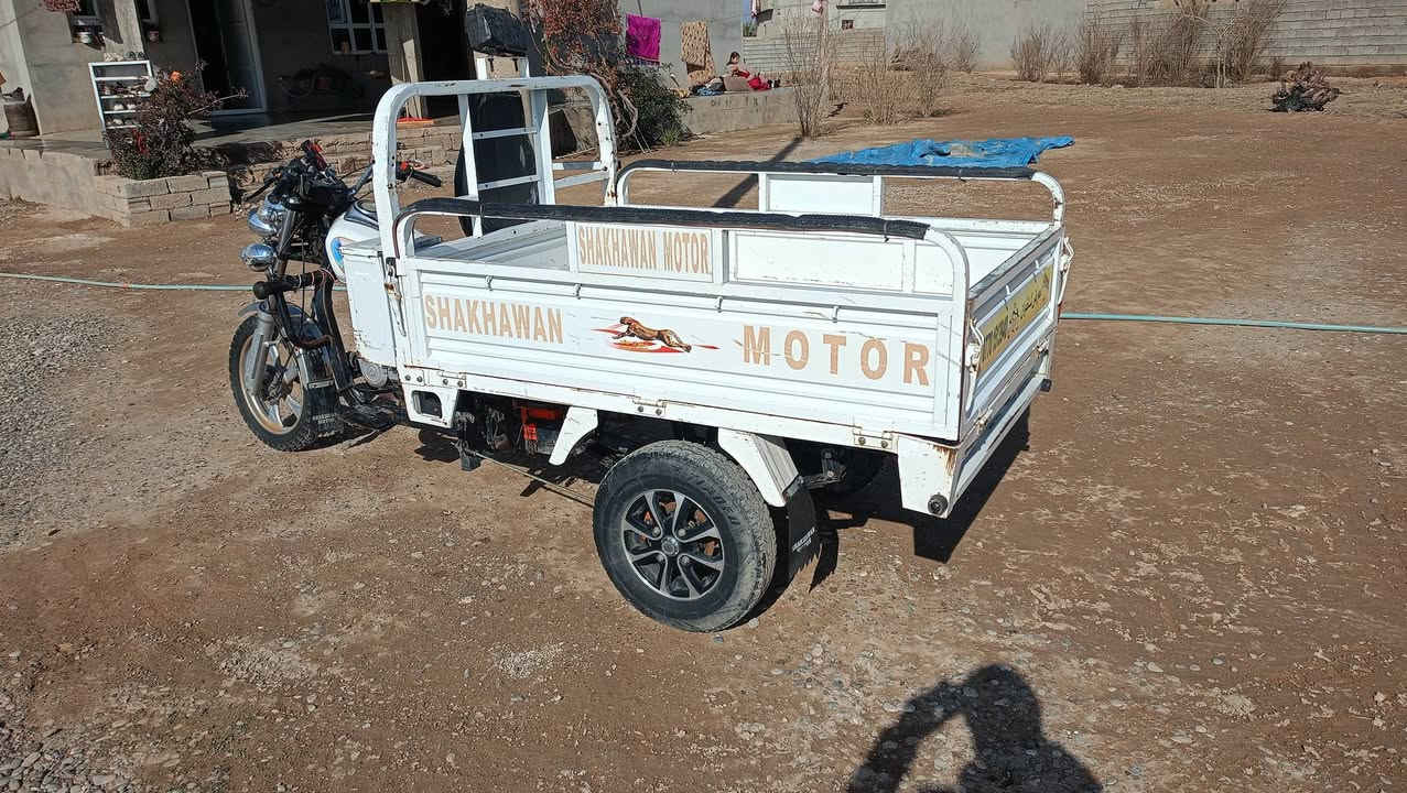 السلام عليكم ورحمة الله وبركاتة  للبيع
ستوته شاخوان فحل عالي عقد اصفر وبليته موجودات موديل 22 خاص ماجاوب للاستفسار اتصل *********** مكلف
