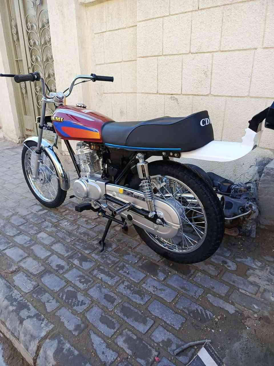 اسلام عليكم دراجه للبيع صارله 20يوم من امعمره الدراجه 25متوازي عله بيعته اوراق كامله وهاذا رقمي ***********
