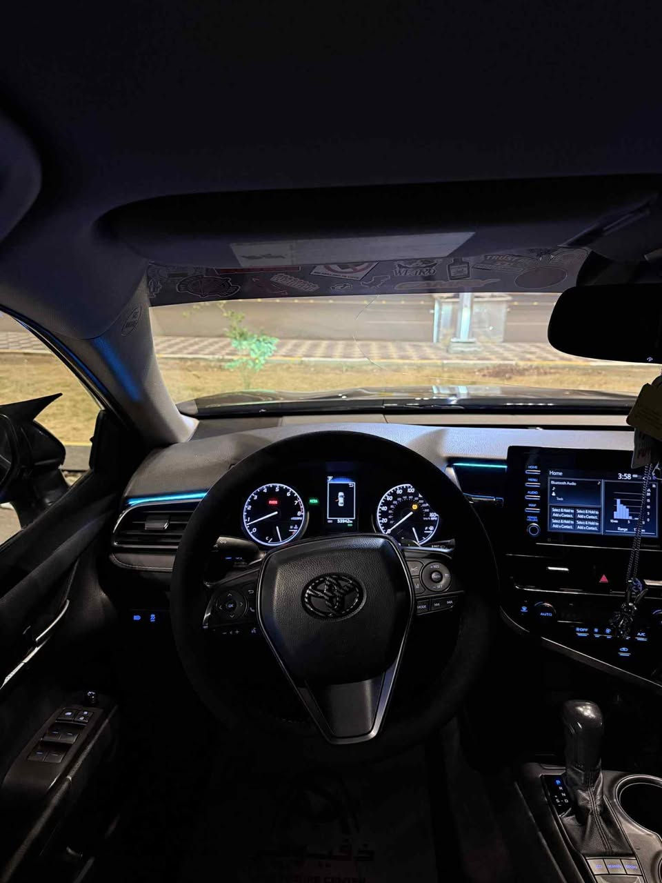 السلام عليكم ورحمة الله وبركاته 
Camry 2023 -se
مواصفات se
بيع فقط بدون مراوس 
بانزين وليس هايبرد
لون اسود شذرة 
حادث موضح بالصور 
باب مبدل اصلي لون 
ايرباك بس بردة 
بيها بارد بسيط بالجاملغ مال سايق 
وبارد على كد اصبع بحافة البنيد 
رقم اربيل بسمي 
ماشية58 كيلو 
بصمة 
رادار 
تحكمات ستيرن  
شفتات ستيرن 
قيادة ذاتية
تحديد مسار 
مانع تصادم 
مانع انزلاق 
٣ انظمة قيادة
السيارة مابيها اي نقص والكامري معروف بكفائته
السعر ٢١٥ وبيها مجال للشراي 
مكان السيارة بغداد الكرادة 
***********
