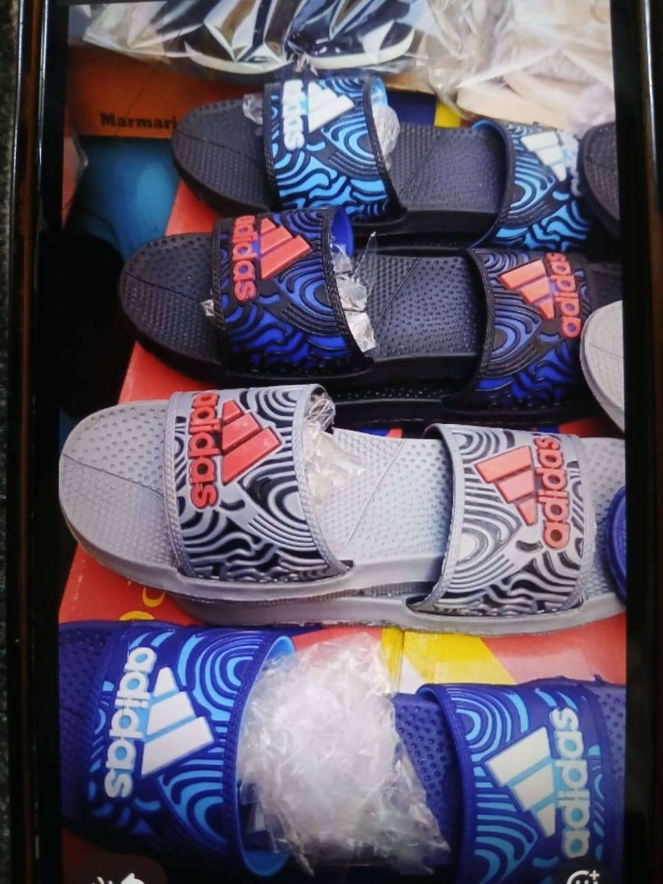 🔺 السلام عليكم 🔺
اخون وصول وجبه من النعال  الرياضي 

الكارتونه تحتوي على درزنين   
   كل درزن بي 12 قطعه

  سعر الدرزن 12 الف 🔥🔥 

       🔺أقل طلب 4 درازن 🔺
يوجد توصيل بغداد 5 ومحافظات 6 🚕🚕
      لحجز مراسلت الصفحة أو الاتصال وتساب ***********
