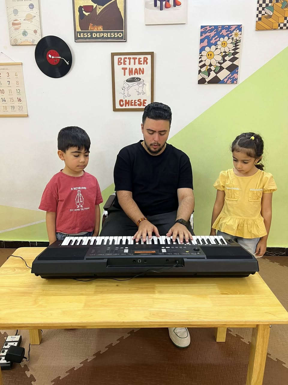 ‏🏓⛱( Summer School - المدرسة الصيفية) 🏓🏊‍♂️

تعلن روضة المستقبل الاهلية عن فتح التسجيل في السمر سكول، ساعد طفلك في استغلال العطلة الصيفية من خلال الاختيار من بين مجموعة من الانشطة التي لها اهمية كبيرة في تنمية مهاراته المعرفية وتعزيز الابداع لديه والتي تساهم في تقوية شخصيته...

 🔹البرنامج التعليمي 

1️⃣ تعليم الحروف العربية ✍️👨‍🏫
2️⃣ تعليم الارقام العربية ➗➕1️⃣2️⃣3️⃣
3️⃣ تعليم الحروف الانكليزية 🅰️🅱️
4️⃣ العاب الذكاء ( المونتسوري والجيلين دومان) 
5️⃣ تحفيظ قصار السور من القرآن الكريم 😇🤲🏻
 

 🔹البرنامج الترفيهي  

1️⃣ دروس الرسم  و الاعمال اليدوية 🎨🧶🧩🎈
2️⃣ دروس في الاتيكيت 😇🙏🏻
3️⃣ انشطة حركية و العاب تعليمية متنوعة ⛳️🤸‍♂️🧘🏽‍♂️
4️⃣ دورة لتعليم السباحة 🏊🏼‍♀️
5️⃣ سينما جلسة قراءة قصة بطريقة تفاعلية 🎥🎭
6️⃣ حديقة العاب خارجية
7️⃣ قاعة العاب داخلية 
8️⃣ دروس الباليه 💃🏻🩰
9️⃣ رياضة الكوشينكاي 🥋🥇
🔟 دروس الموسيقى 🎻🎶

🔴 تسليم شهادة مشاركة نهاية الدورة لمن اتم الدورة كاملة 👨🏻‍🎓👩🏻‍🎓
🔴  مدة الدورة ثلاث اشهر  ابتداءا من 1/6  

🔸 ايام الدوام من السبت الى الخميس
 من ( 7 ص - 4 م )
☎️ ***********

📍العامرية، شارع المنظمة، قرب الدفاع المدني.
