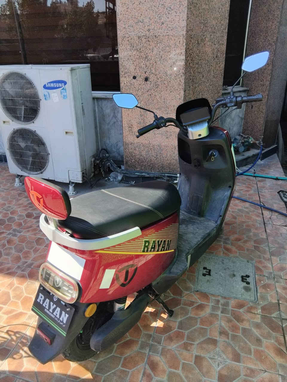 السلام عليكم
من رخصه الادمن 
دراجه هايبرد. للبيع الدراجه موديل 2025صار شهرين ونص من نزلت للشارع بطاريات فول الفول تبقه يومين عندي مشحونه الدراجه جديده الله شاهد السعر 700 الف المو شراي لا يكسر بحلال العالم (***********)سيف
