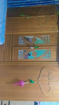 غرفه اخشاب • نضيفه • زاوية مكسورة