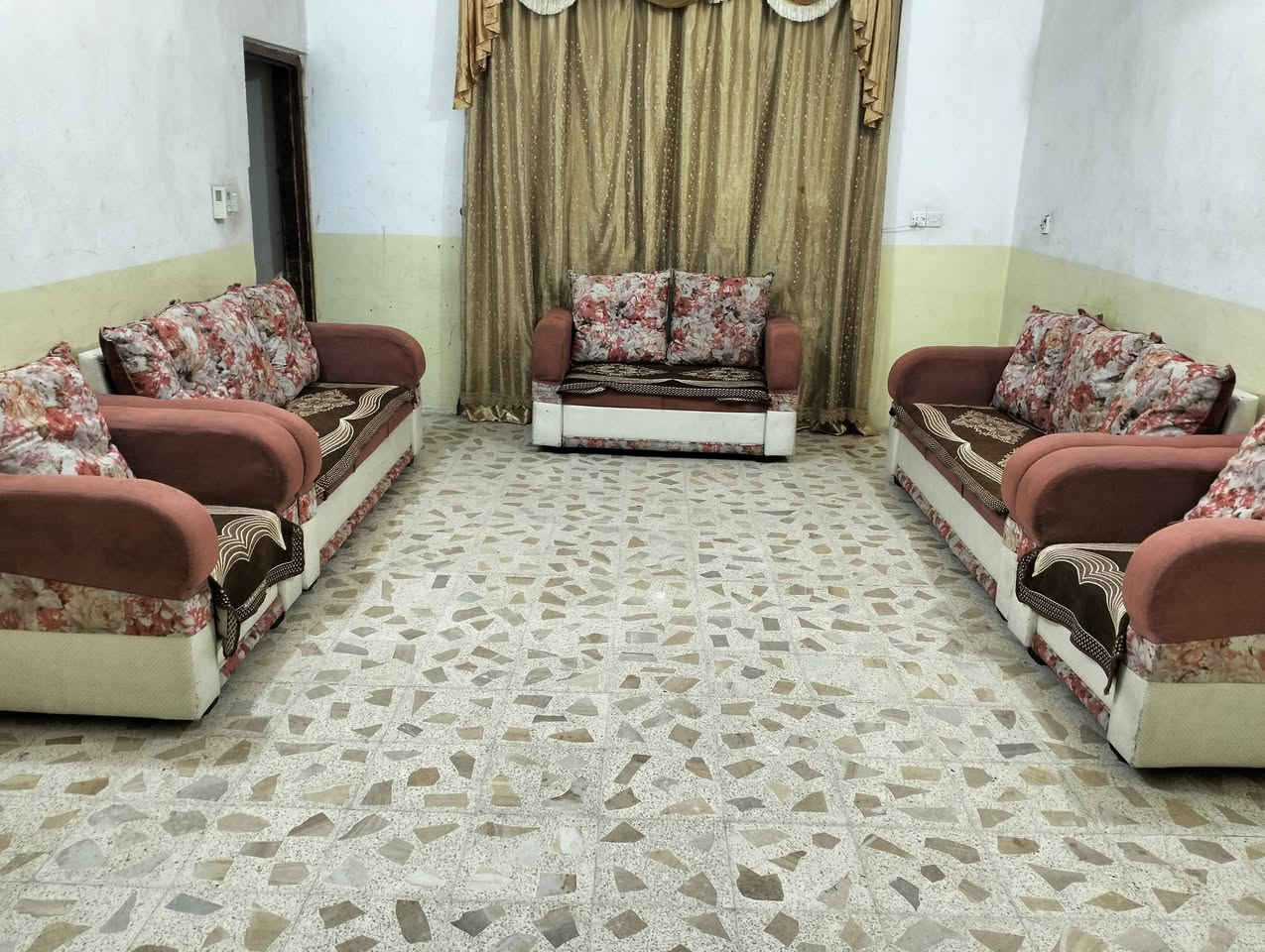 تخم كلش نظيف 10نفرات مع فرشات واكوشات كامل السعر 200الف قفل من الخير والشراي يتصل بالرقم ***********المكان بعقوبه بهرز
