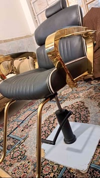 كرسي حلاقة • شبه جديد • بغداد حي اور