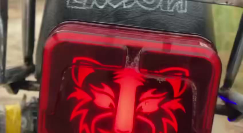 سلام عليكم للبيع ايراني 4كير مستعجل ع بيع كلش نضيفه وحلوه كهربائيات كله شغال السعر 350 وبيه مجال بسيط 
رقمي ***********
مكاني بغداد المدائن
