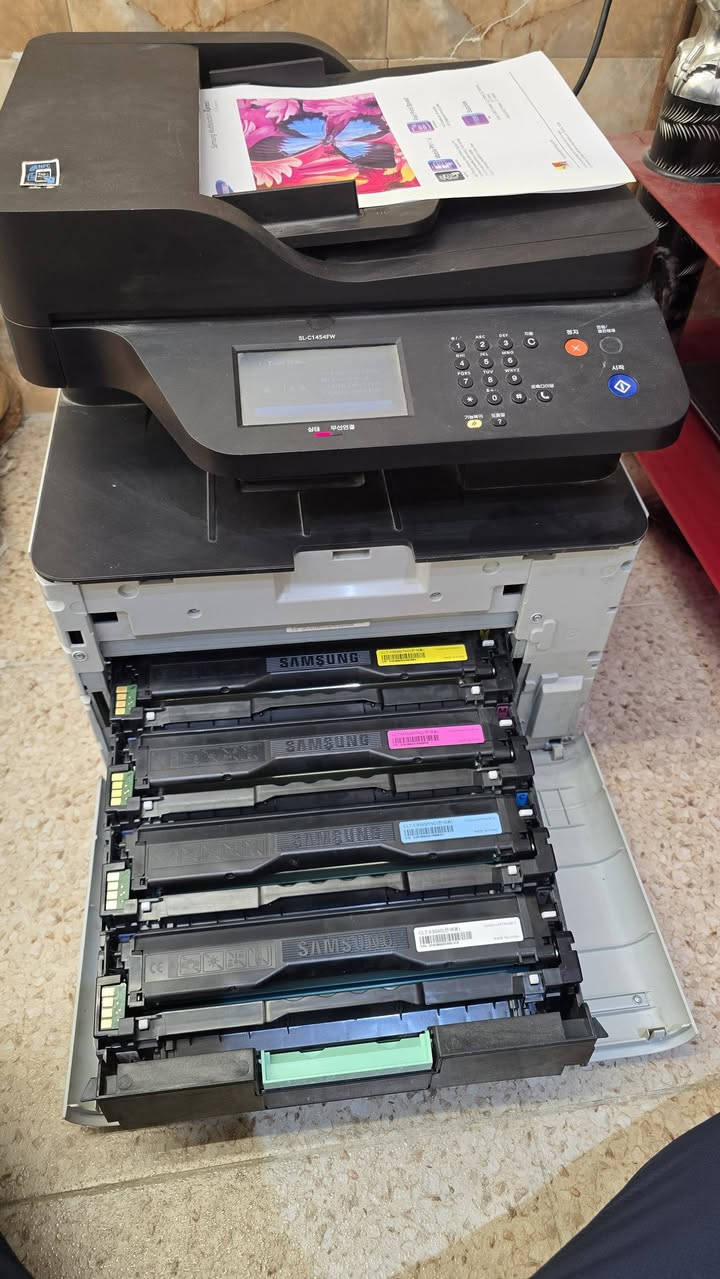 طابعة سامسونك ليزرية ملون
طابعة سريعة واعتمادية ونظيفة كلش كاترجات باودر
فيدر وجهين تلقائي ودوبلكس
تطبع من الموبايل واللابتوب عن طريق الوايفاي بدون كيبل وبيها خصية ال NFC
بيهة شاشة ٦ بوصة لمس
كاترجاتهة ٣ الوان شبه اللي مخلصات
طباعتها صار بيهة شلون الظل بالملون
بس الاسود تطبع عادي طبيعي
اتطلع ٥٠ نسخة بالدقيقة ابيض واسود
و ٤٠ نسخة ملون
بس بالاول والاخير يرادلها تبديل ٣ كاترجات سعرهم ٧٠ الف
سعرها ١٣٠ الف قفل من الاخير
علماً لاداخلة تصليح ولا شايف مصلح يشهد الله


**إذا كنت صاحب هذا الإعلان وتريد حذفه لأي سبب، رجاءا أرسل رسالة إلى الدعم الفني**